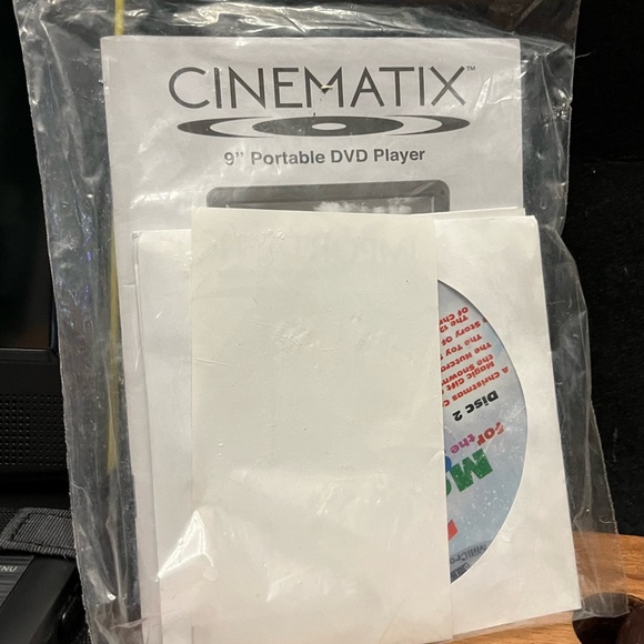 Cinematix Yellow Portable DVD Player & Bag - Picture 4 of 10